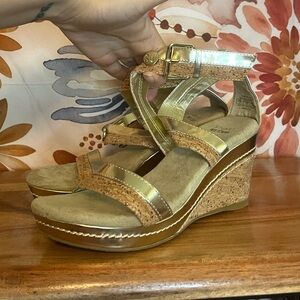 Stuart Weitzman Girls 3 Alabaster Gold Cork Lightweight Dressy Event Party Wedge